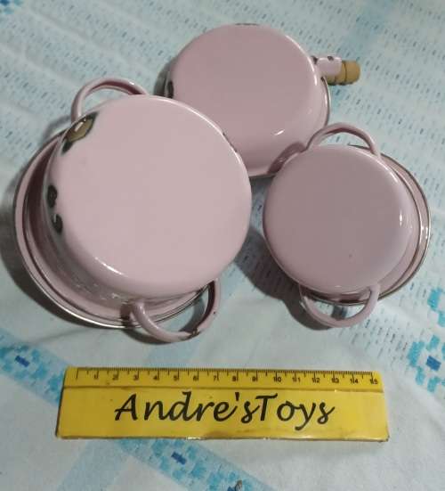 Vintage Enamel Toy Childs Cooking set. 2 Covered pots, Frying pan w/wooden handle