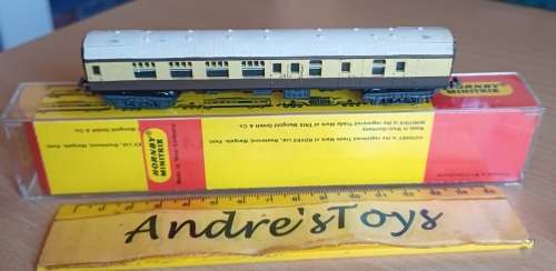 Model train ~ Hornby Minitrix  ~ N Scale - N 303 ~ Couch ~ Cased