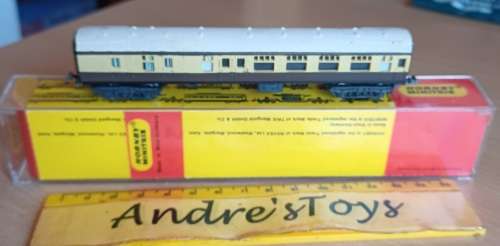 Model train ~ Hornby Minitrix  ~ N Scale - N 303 ~ Couch ~ Cased