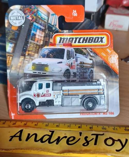 2019 Matchbox ~ 34/100 Freightliner M2 106 ~ Mint on Short card