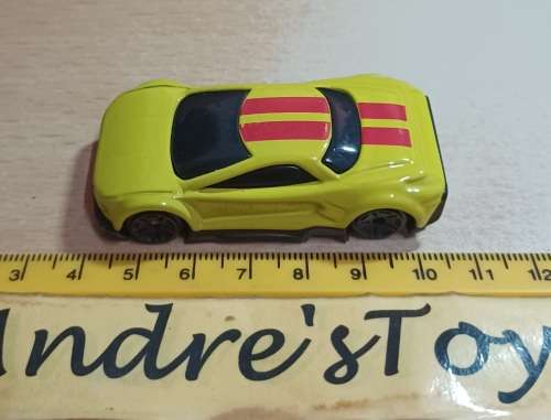 Diecast ~  yellow car ~ Loose