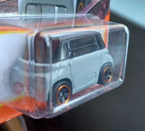 2022 Matchbox ~ 32/100 Citroen AMI - Mint on Short Card