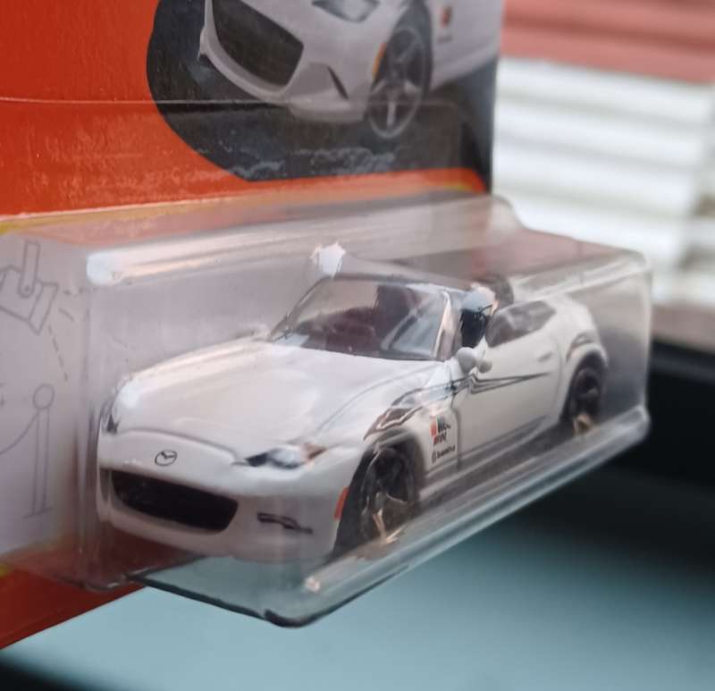 2021 Matchbox ~ 61/100 `15 Mazda MX-5 Minta ~ Mint on Short card