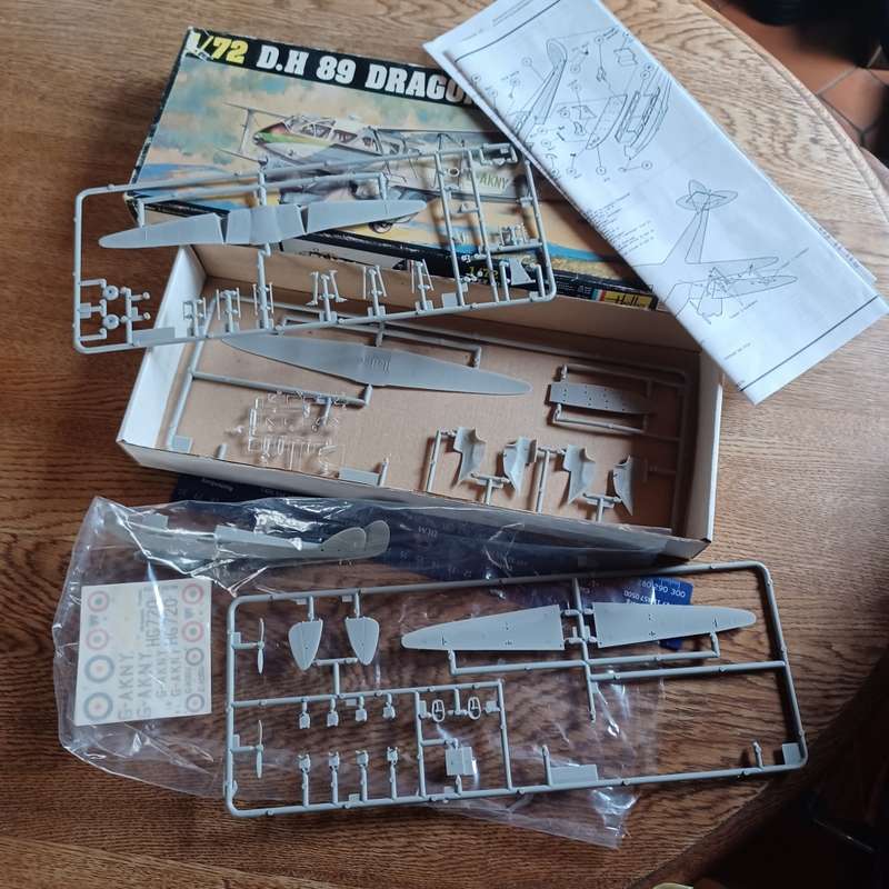 Heller~ No345 ~ D.H 89 Dragon Rapide ~ 1:72 Scale