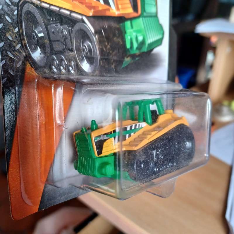 2014 Matchbox ~ Long Card` ~ Seed Shaker