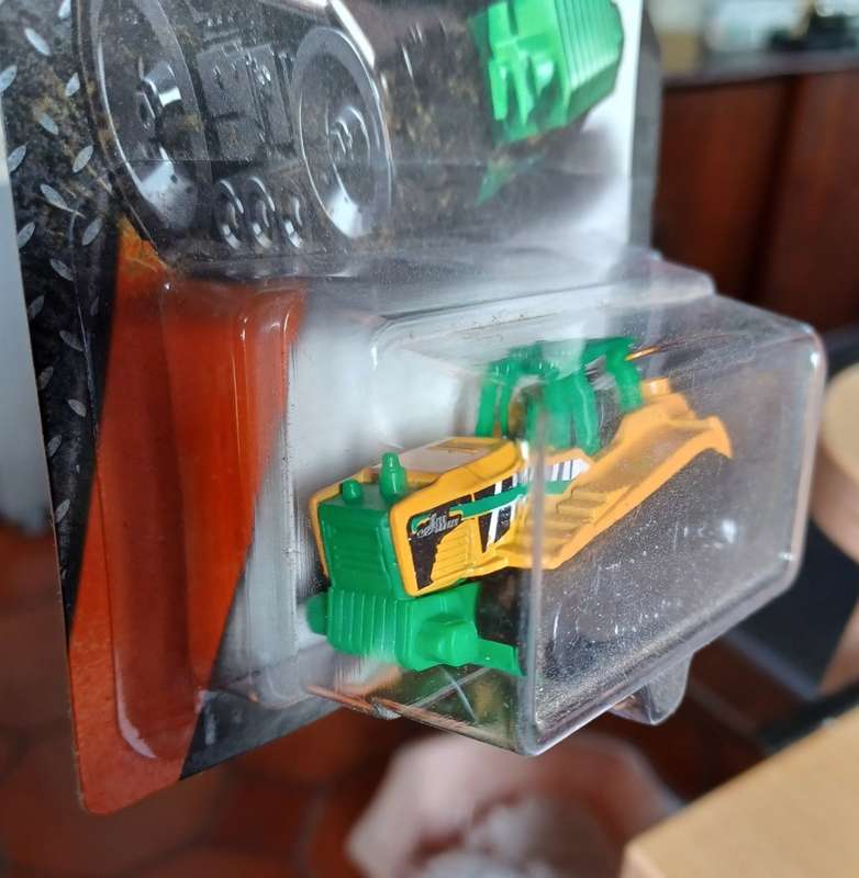 2014 Matchbox ~ Long Card` ~ Seed Shaker