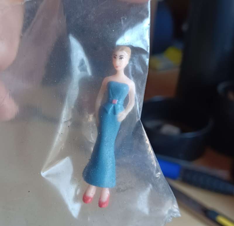 Miniature Princess (6)  + - 40mm tall