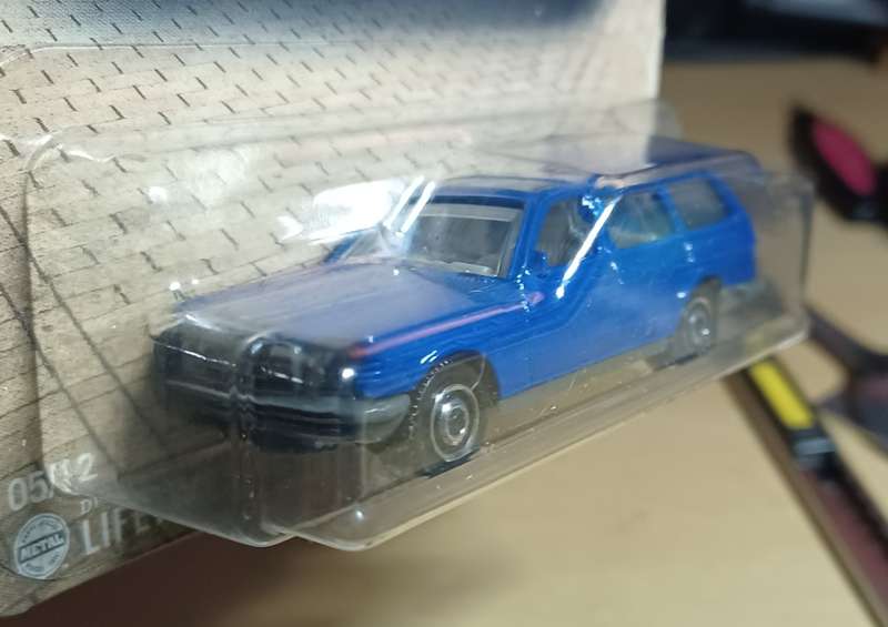 2022 Matchbox Germany ~ Long Card` ~ #5/12 Mercedes Benz W123