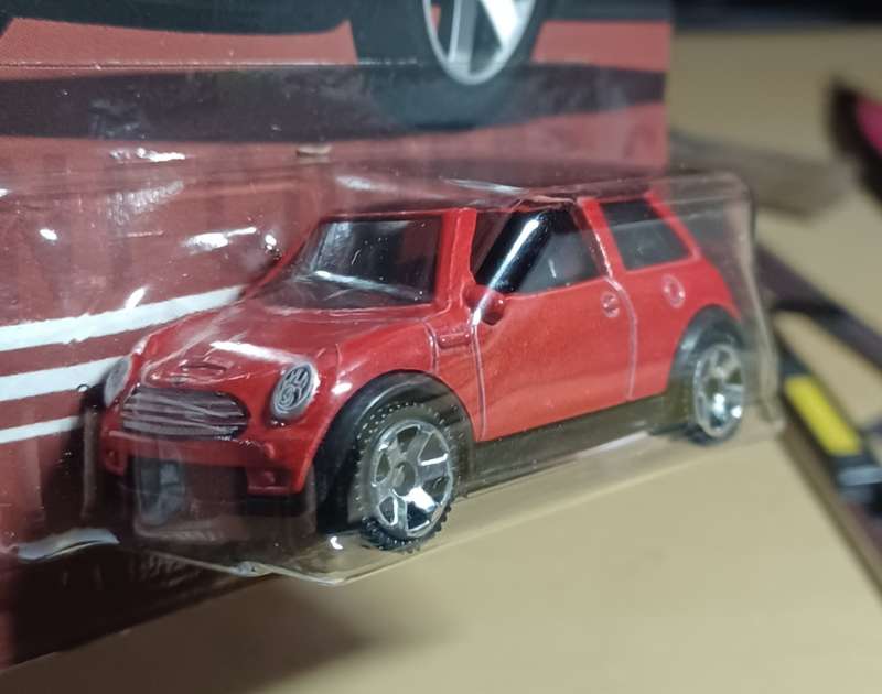 2023 Matchbox MINI ~ Long Card` ~ #4/6 2003 Mini Cooper S