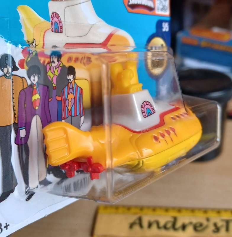 Hotwheels ~ HW Screen Time ~ The Beatles Yellow Submarine ~ Carded