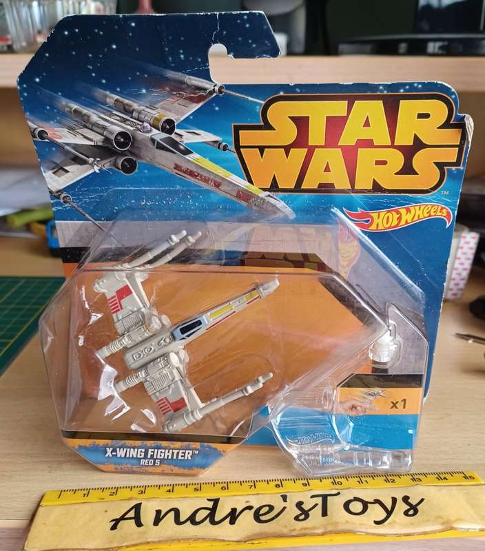 Hotwheels ~ Star Wars ~ x-Wing Fighter Red 5 ~ Carded