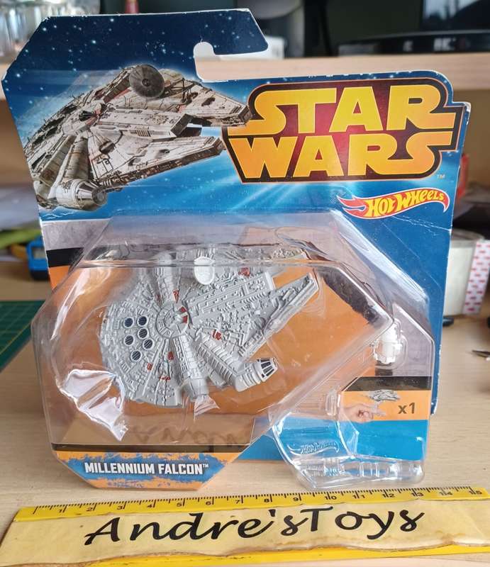 Hotwheels ~ Star Wars ~ Millennium Falcon ~ Carded