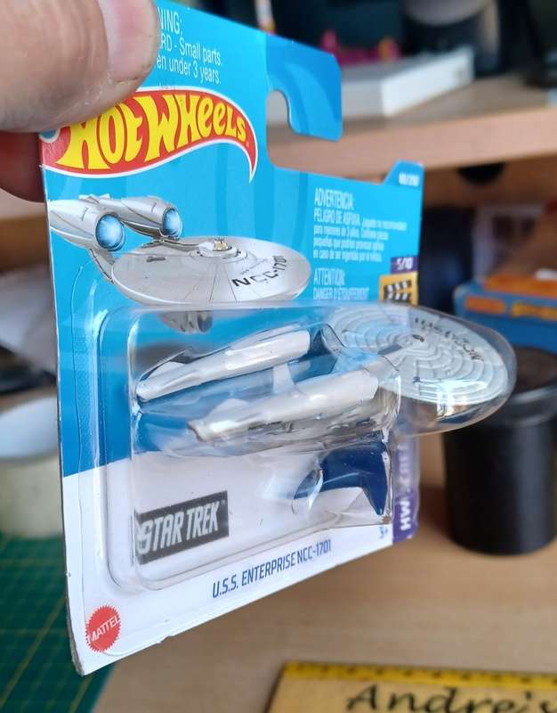 Hotwheels ~ HW Screen Time ~ USS Enterprise N/CC -1701 ~ Carded (Star Trek)