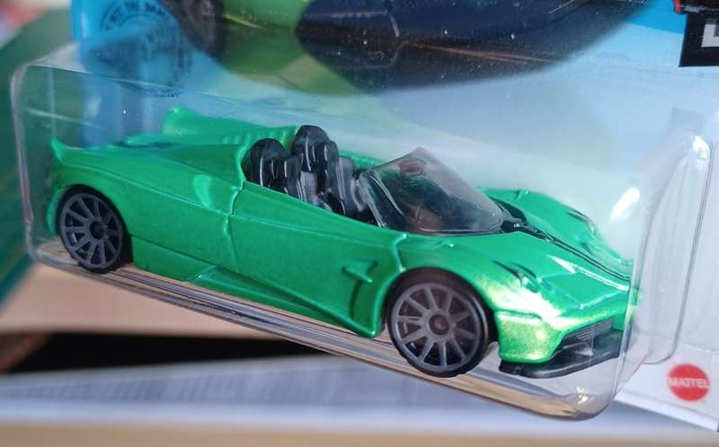 Hotwheels ~ HW Roadsters ~ 17 Pagani Huayra Roadster ~ Carded