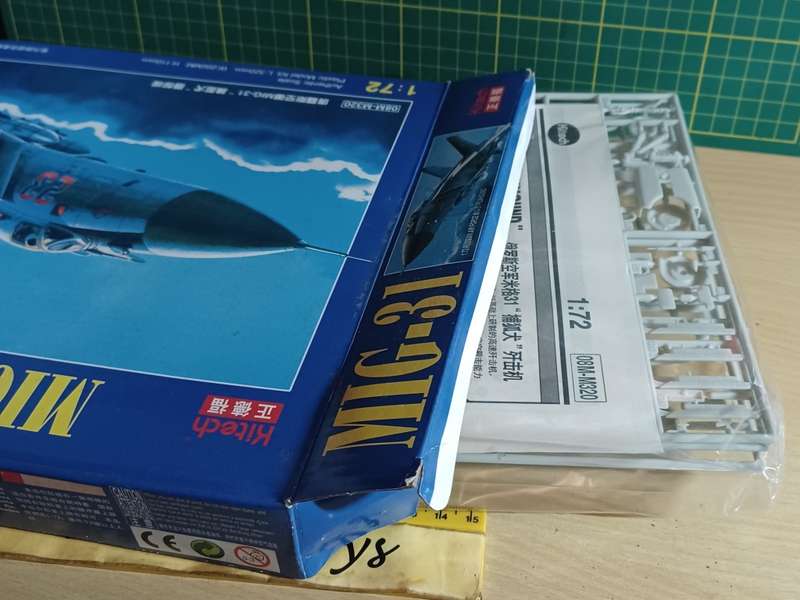 Kitech~  Model Kit ~ 1/72 ~ MIG-31 Foxhound