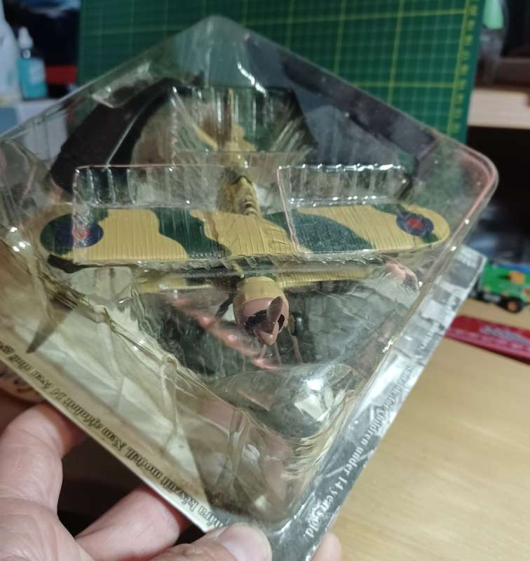 Amer Com Collection ~  Model ~ 1/72 ~ Gloster Gladiator 1, No 80 , Squadron RAF, 1940