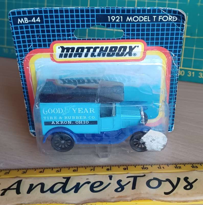 1993 Matchbox ~  MB44 1921 Model T Ford ~ carded