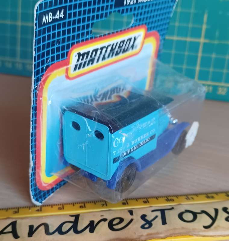 1993 Matchbox ~  MB44 1921 Model T Ford ~ carded