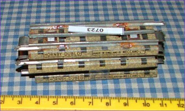 Horby - Dublo ~ TIN PLATE 3 RAIL TRAIN TRACKS ~ 4 Straights