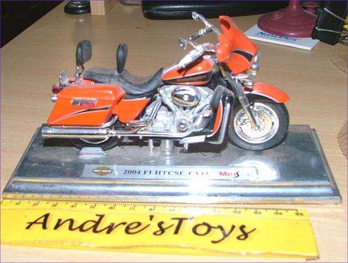 Harley-Davidson 2004 FLHTCSE CVO ~ with stand