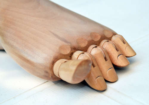 Artists Mannequin wood right hand (320 mm high) with articulated Flexible Fingers and wooden foot