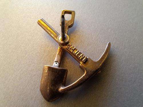 Brooch (Costume jewellery) pick and spade ©MJENT  a unique piece made in Rhode Island USA