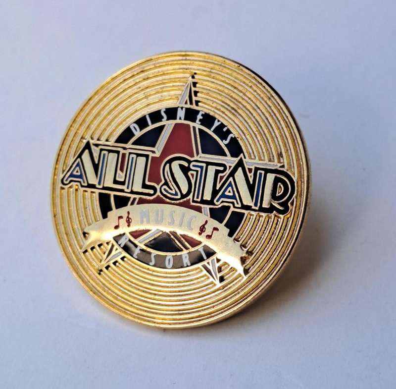 Music related brooches and pin badges   nice selection of 9