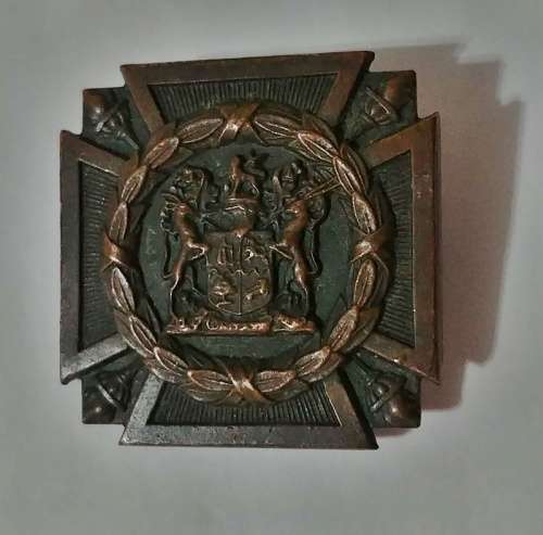 ## WW II SOUTH AFRICAN MEMORIAL "DEATH" PLAQUE - THE BADGE ONLY 3019 ** Pin Broken ##