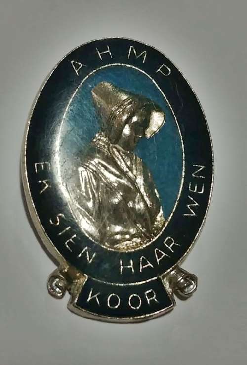 ## AHMP Ek Sien Haar Wen Koor Brooch ##
