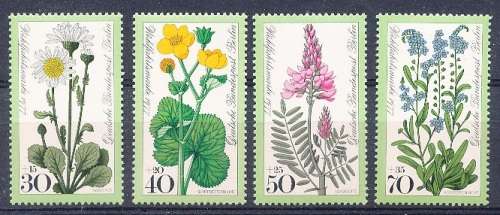GERMANY/ BERLIN   1977  Charity Stamps - Flowers  COMPLETE  SET   -   MINT