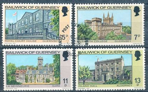 GUERNSEY   - 1976    Christmas Stamps  COMPLETE   SET  -   FINE  USED
