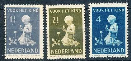 NETHERLANDS  1940  -   Child Care  PART  SET   -   MINT