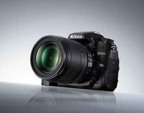 NIKON D7000 BODY!  LIKE NEW! PLUS NIKON WIRELESS SHUTTER REMOTE PLUS LEXAR 4GB SDHC