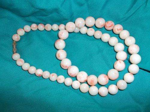 WHITE/PINK CORAL NECKLACE