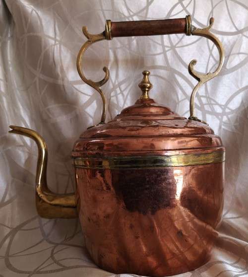 Free Postage. LARGE VINTAGE SOLID COPPER and  BRASS KETTLE