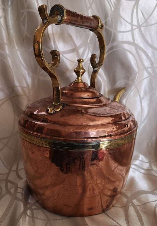 Free Postage. LARGE VINTAGE SOLID COPPER and  BRASS KETTLE
