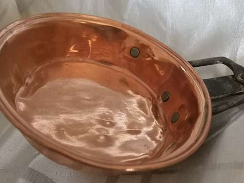Free Postage. MEDIUM VINTAGE COPPER PAN
