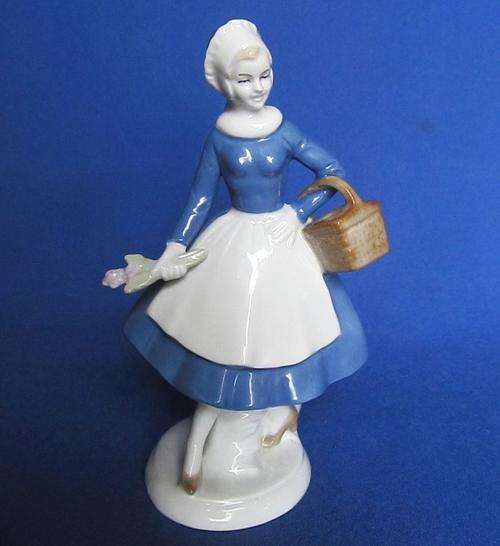 VEB Porzellanfiguren Lippelsdorf Porcelain Figurine