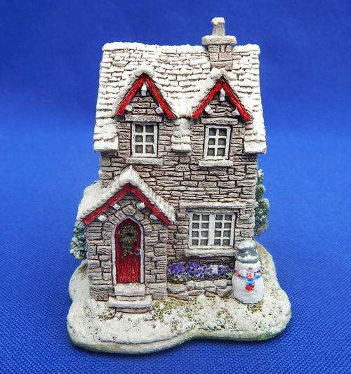 Lilliput Lane - "Millbeck Cottage" - 844 - Lakeland Christmas Collection - Boxed With Deeds