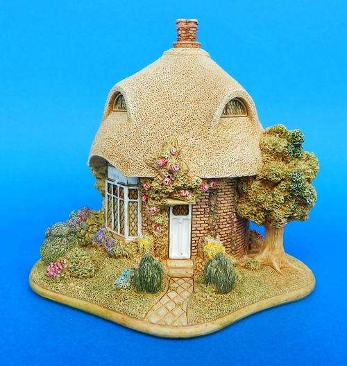 Lilliput Lane "Sugar Mouse" - L2932 - Collectors' Club - Boxed With Deeds