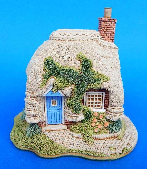Lilliput Lane "Petticoat Cottage" - #983 - Collectors' Club - Boxed With COA