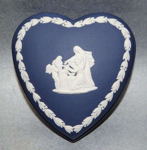 Wedgwood PORTLAND BLUE Jasperware Heart Shaped Trinket Box