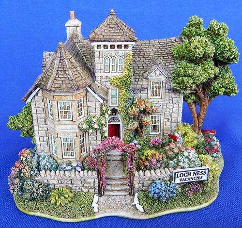 Lilliput Lane " LOCH NESS LODGE " - L2175 - The British Collection - Scotland - Boxed With Deeds