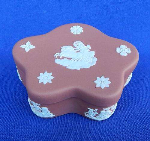 Wedgwood TERRACOTTA Jasperware Pentefoil Lidded Trinket Box