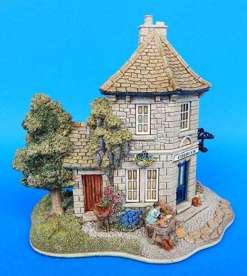 Lilliput Lane  " Buckle My Shoe " Cobbler - L2186 - The British Collection - Boxed