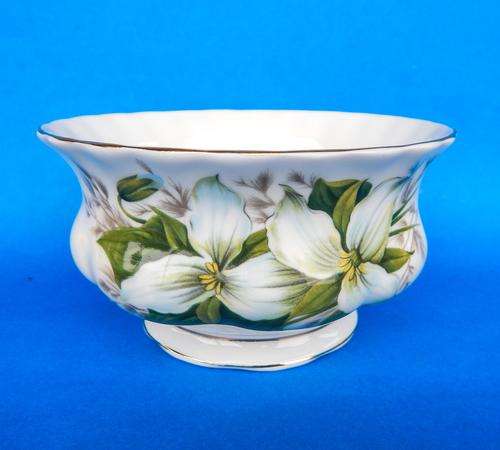 Royal Albert " Trillium " Sugar Bowl - Made In England
