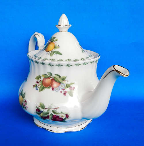 Royal Albert " Covent Garden " Large Collector's Teapot - Made In England