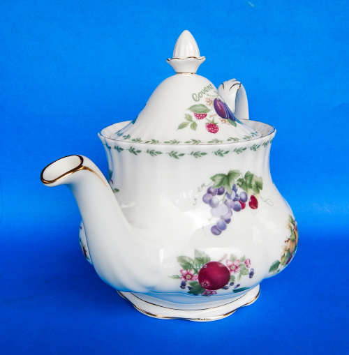 Royal Albert " Covent Garden " Large Collector's Teapot - Made In England