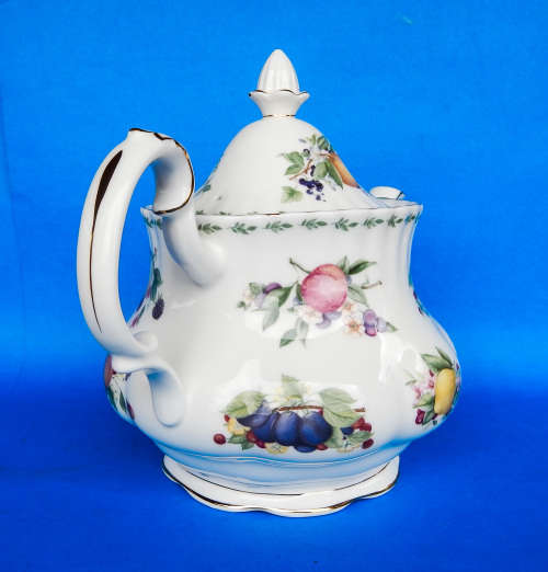 Royal Albert " Covent Garden " Large Collector's Teapot - Made In England