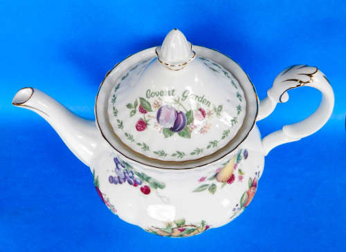 Royal Albert " Covent Garden " Large Collector's Teapot - Made In England